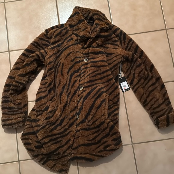 Tiger striped fuzzy jacket - Picture 1 of 4